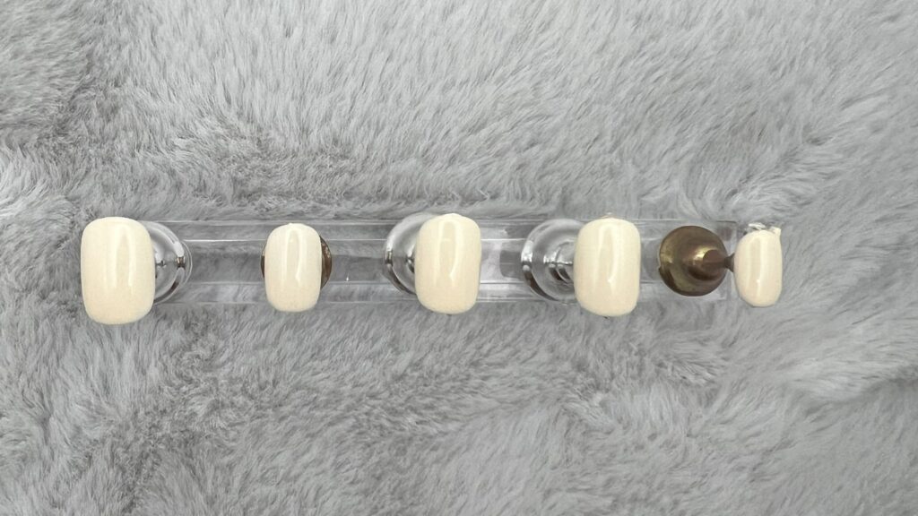 ダイソーのMilkのカラージェルを重ねて塗った時