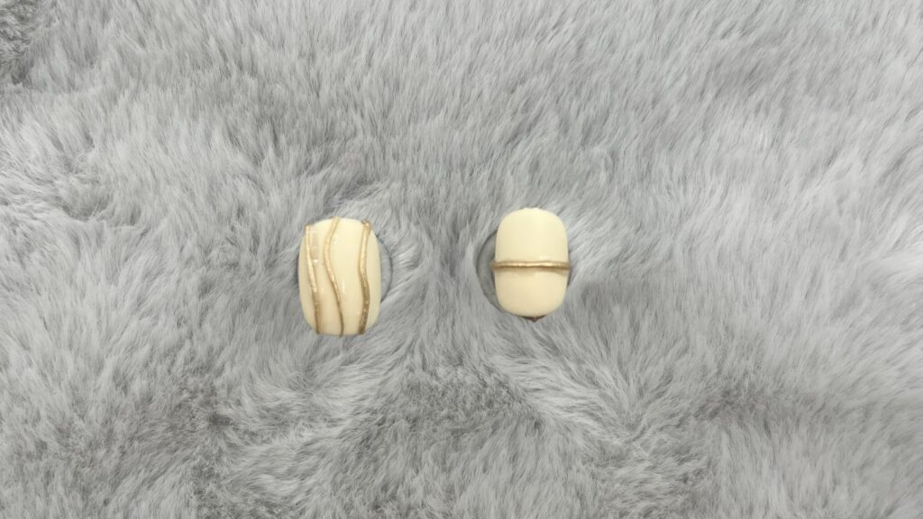 ハードラインジェルをミラーパウダーの上から塗った時