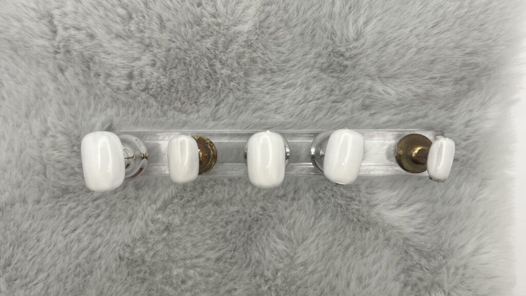 ダイソーのWhiteのカラージェルを
一度塗った時